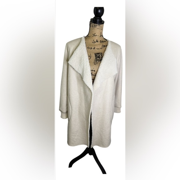 cupcakes & cashmere Cream Teddy Jacket - Picture 1 of 6